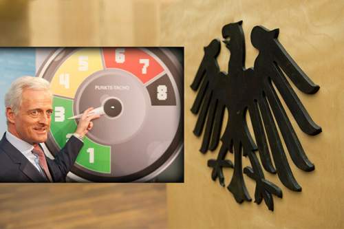 Verkehrsminister Ramsauer vor dem Punktetacho