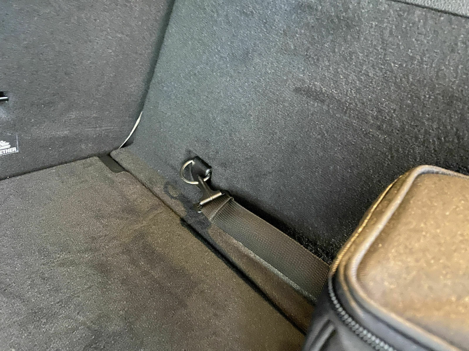Lagermöglichkeit für Ladekabel im EQC?