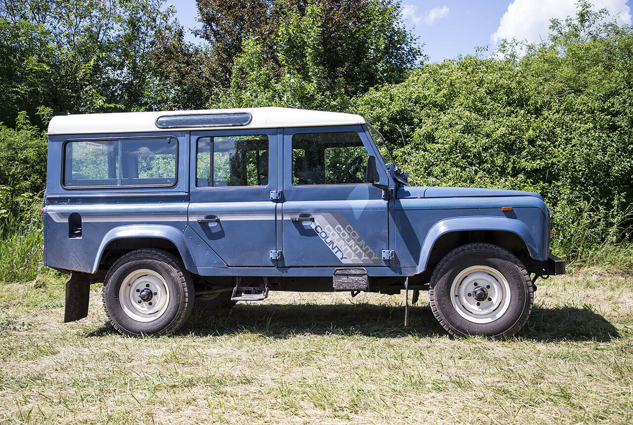 Land Rovers Kernmodell gab es bis 2016 als kürzeren Dreitürer und gestreckten Fünftürer