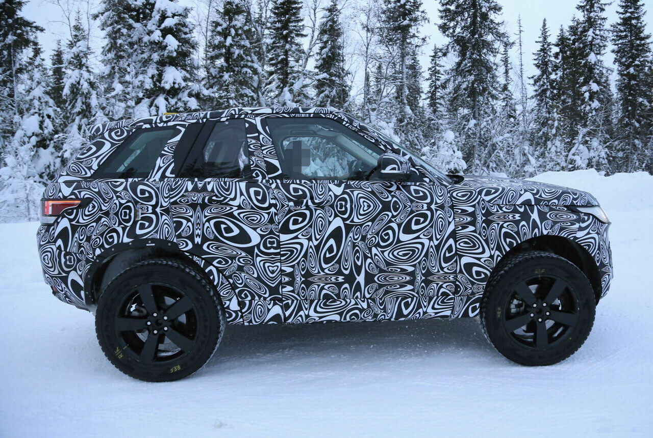 Das Ende des Leiterrahmens: Dieses Versuchsfahrzeug trägt die Technik des neuen Defender. Also wohl Alu-Plattform und Einzelradaufhängung