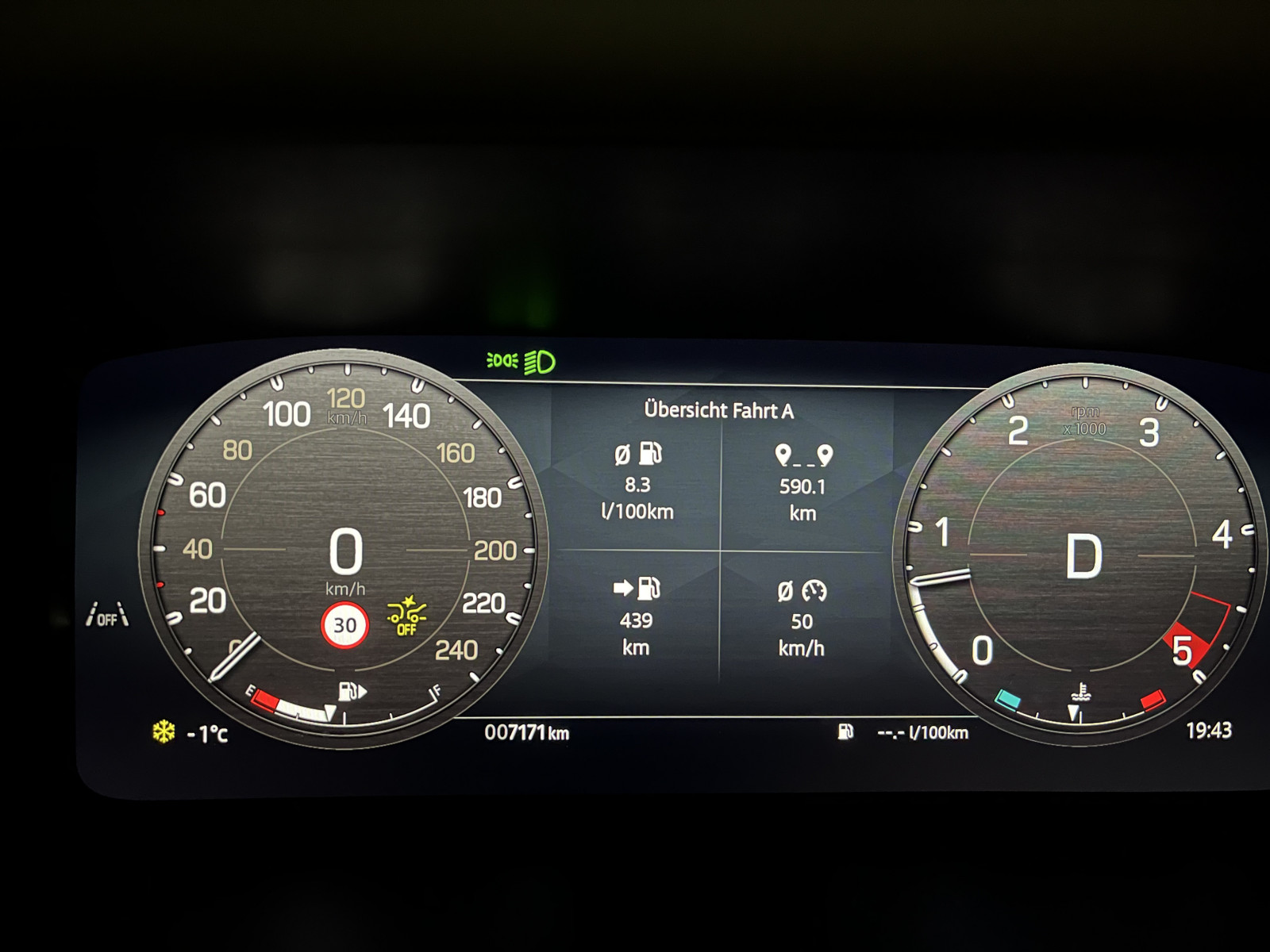 Land Rover Defender L663 90 D200 AWD Test