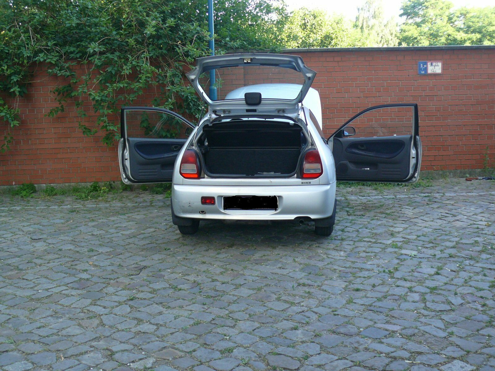 Auf ihrem Twitter-Kanal veröffentlichte die Polizei dieses Foto des Fluchtfahrzeugs