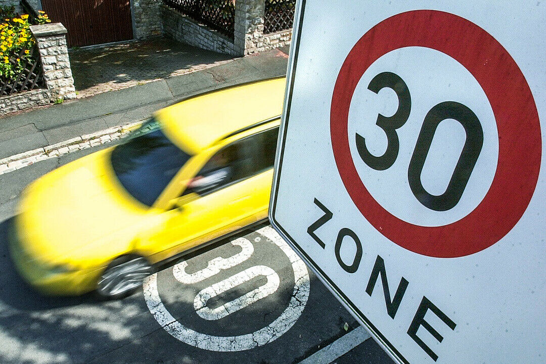 Tempo 30 soll die Sicherheit an Gefahrenstellen erhöhen, durch kürzere Bremswege und längere Reaktionszeiten