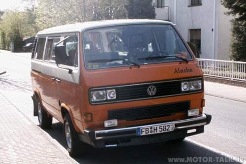 Bus-mit-spoiler-gross