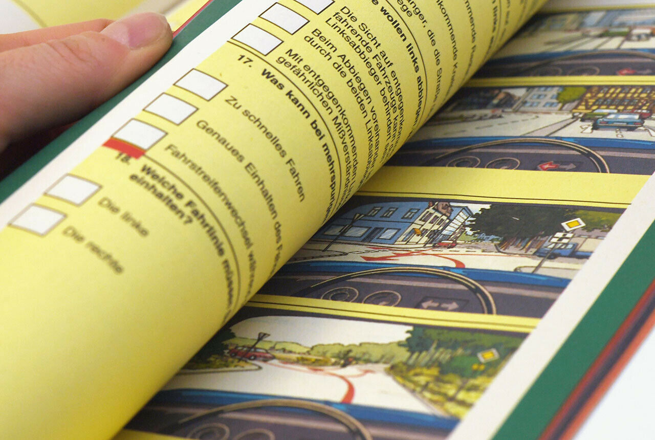 Wenn der Führerschein komplett entzogen wurde, muss er auf jeden Fall neu beantragt werden