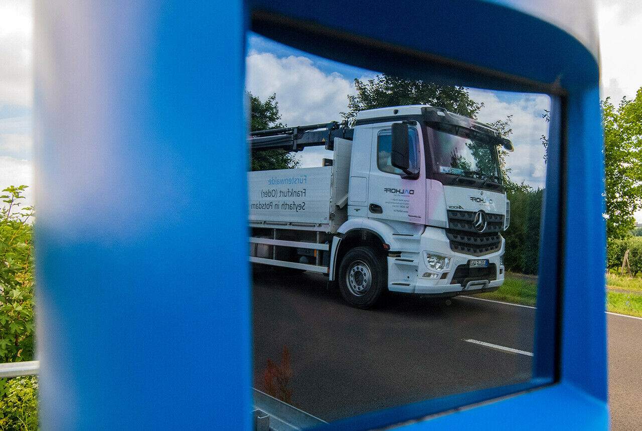 Lkw-Fahrer bezahlen seit Anfang Juli auf allen Bundesstraßen Maut. Trotzdem steigt kaum jemand auf Landstraßen um