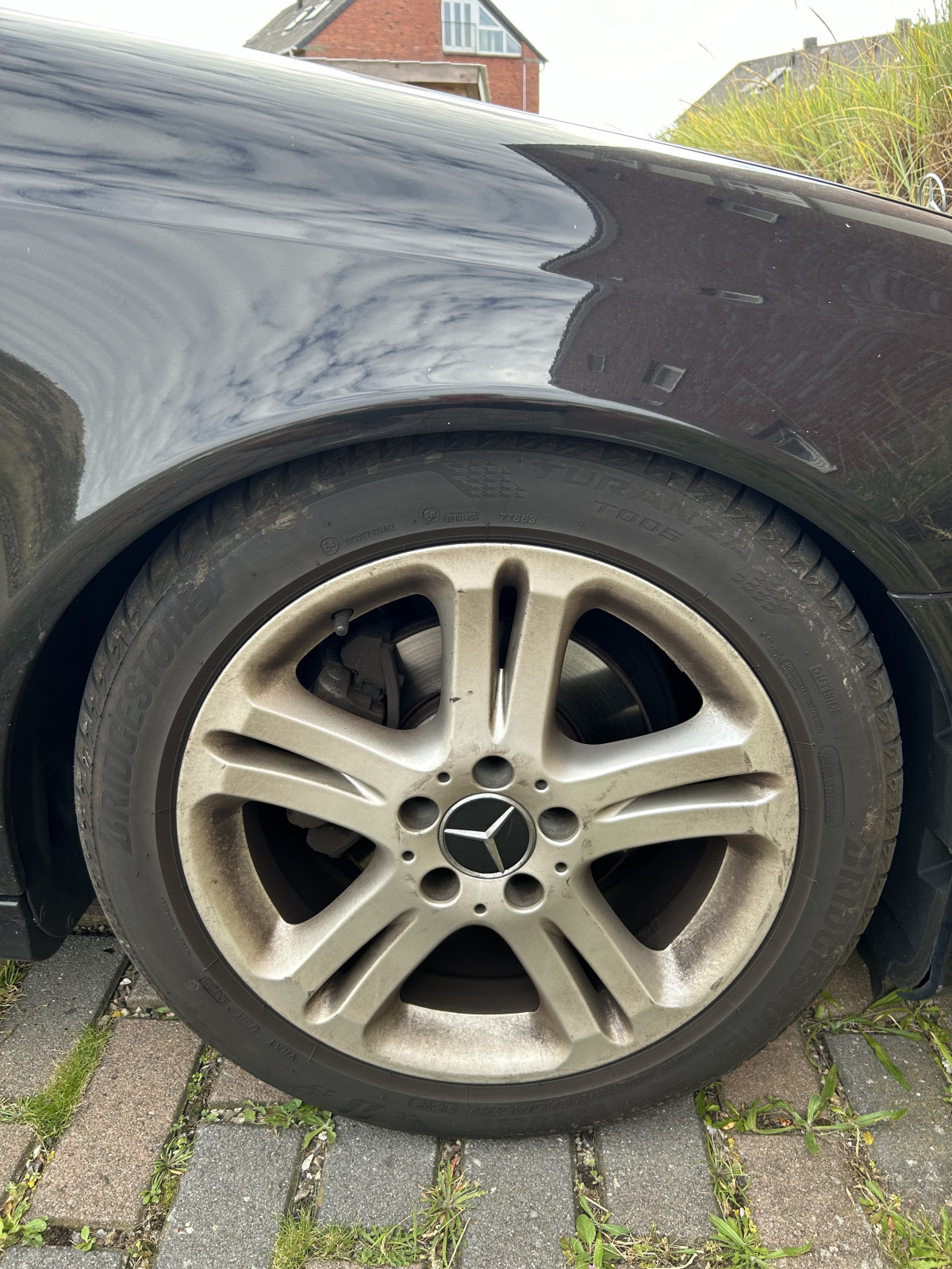 Lauter Knall an der Vorderachse - Auto tief