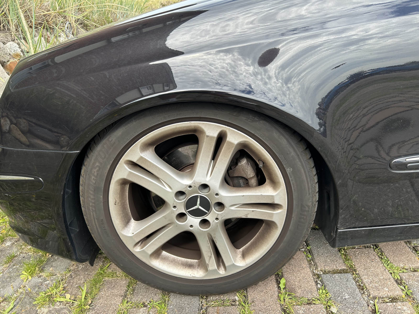 Lauter Knall an der Vorderachse - Auto tief