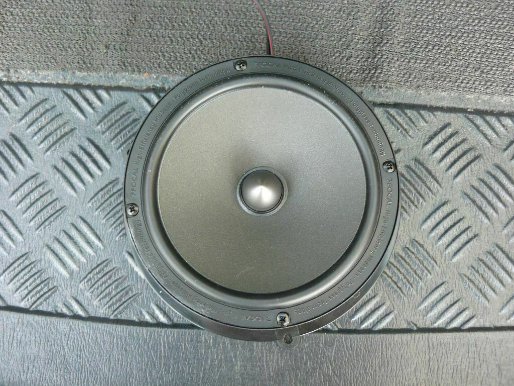 Lautsprecherumbau + Verstärker + Subwoofer im Avant