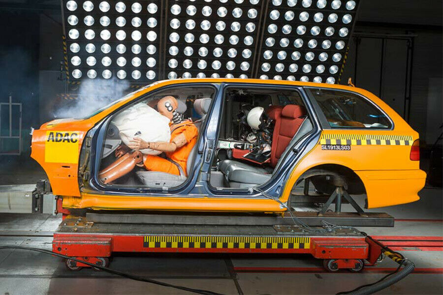 Der ADAC hat einen Crashtest mit winterlicher Ladung durchgeführt
