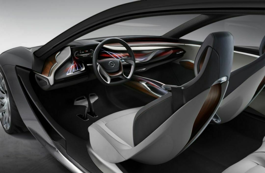 So stellt sich Fügener ein modernes Cockpit vor - ob der Opel Monza jemals gebaut wird, ist allerdings fraglich