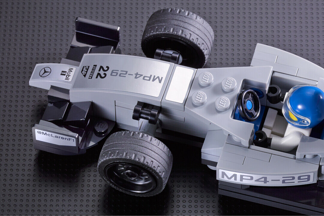 McLarens Formel-1-Rennwagen MP4-29 im Lego-Design