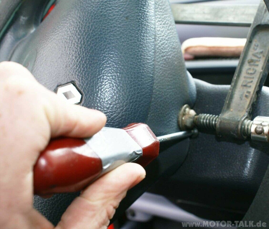 Lenkstockschalter am Twingo ausbauen
