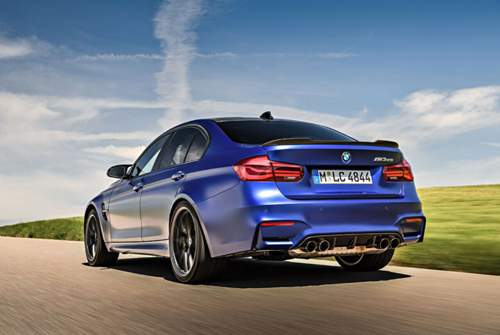 Wenn der Motor auf Sport-Plus steht, brabbelt der M3 CS beim Gaswegnehmen aus dem Auspuff