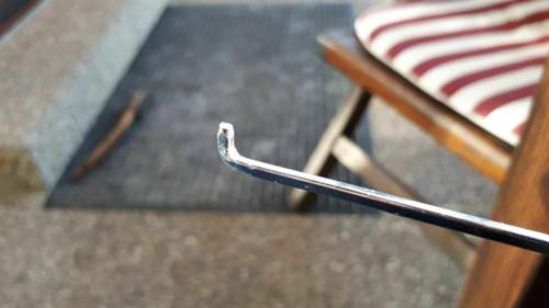 Umgebogene und abgesägte Spitze