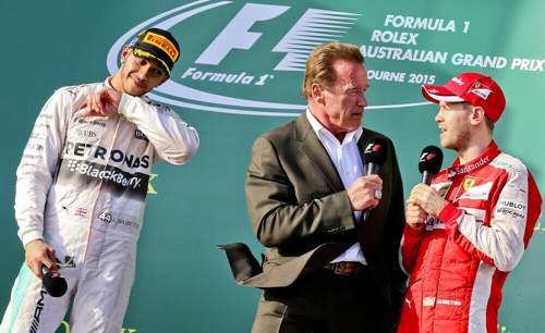 Vettel unterhält sich mit dem ehemaligen Gouverneur und Terminator-Darsteller Arnold Schwarzenegger