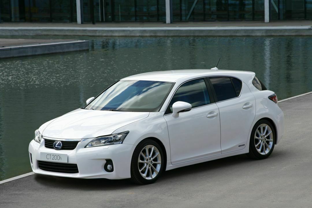Lexus CT 200h vorne links