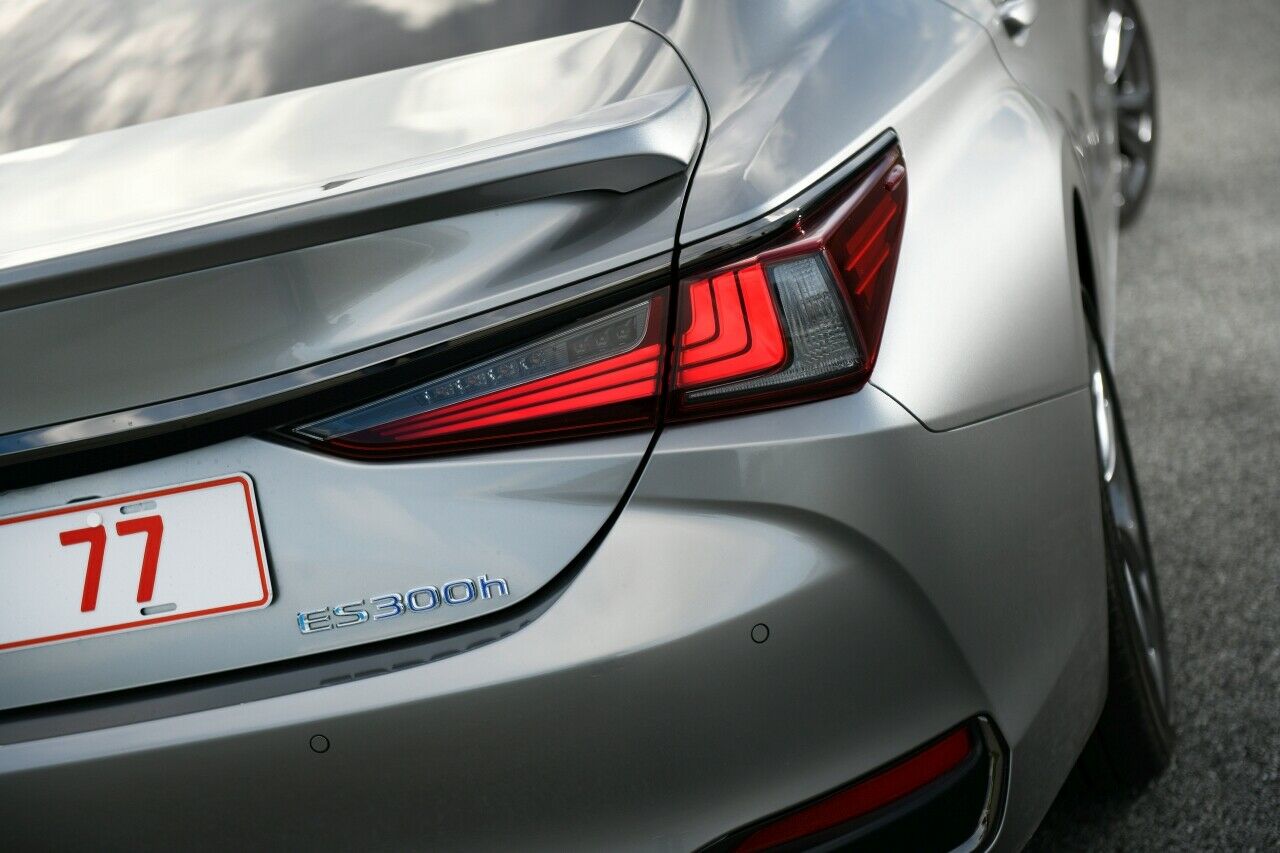 Im ES 300h arbeitet ein Hybridstrang, der auf einem 2,5-Liter-Vierzylinder basiert