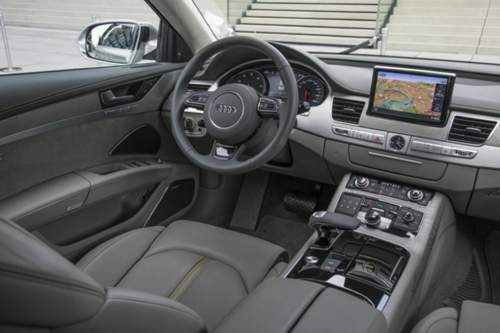 Der Automatikwählhebel passt nicht zum hochwertigen Interieur des A8