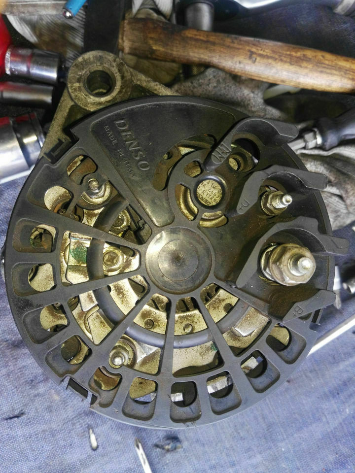 Lichtmaschine anschliessen