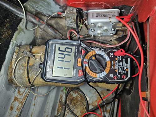 Spannungsregler Batterieanschluss