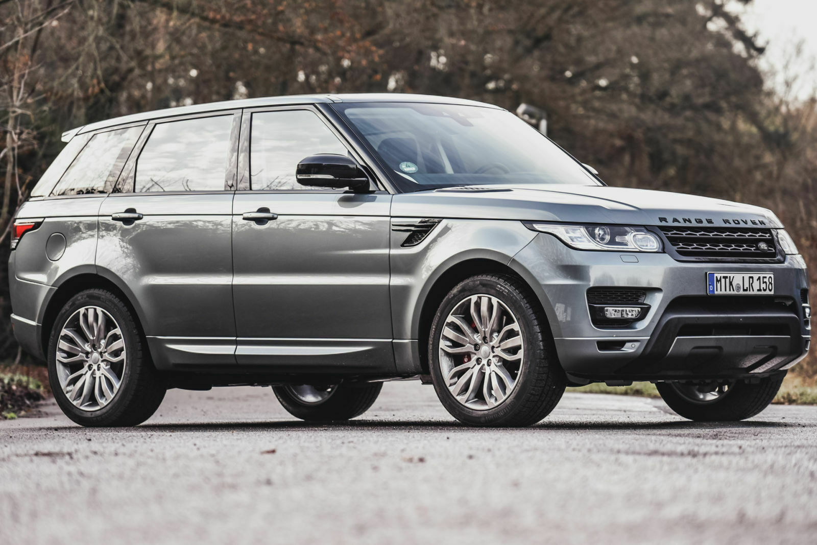 Mit 4,85 Metern Länge bleibt der Range Rover Sport im Rahmen, mehr Platz für Passagiere könnte es trotzdem geben