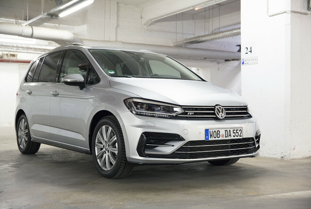Das R-Line-Exterieur lässt den VW Touran fast sportlich aussehen - hat beim Sound-Sondermodell jedoch den Nachteil, dass das Sportfahrwerk zwingend dazu gehört