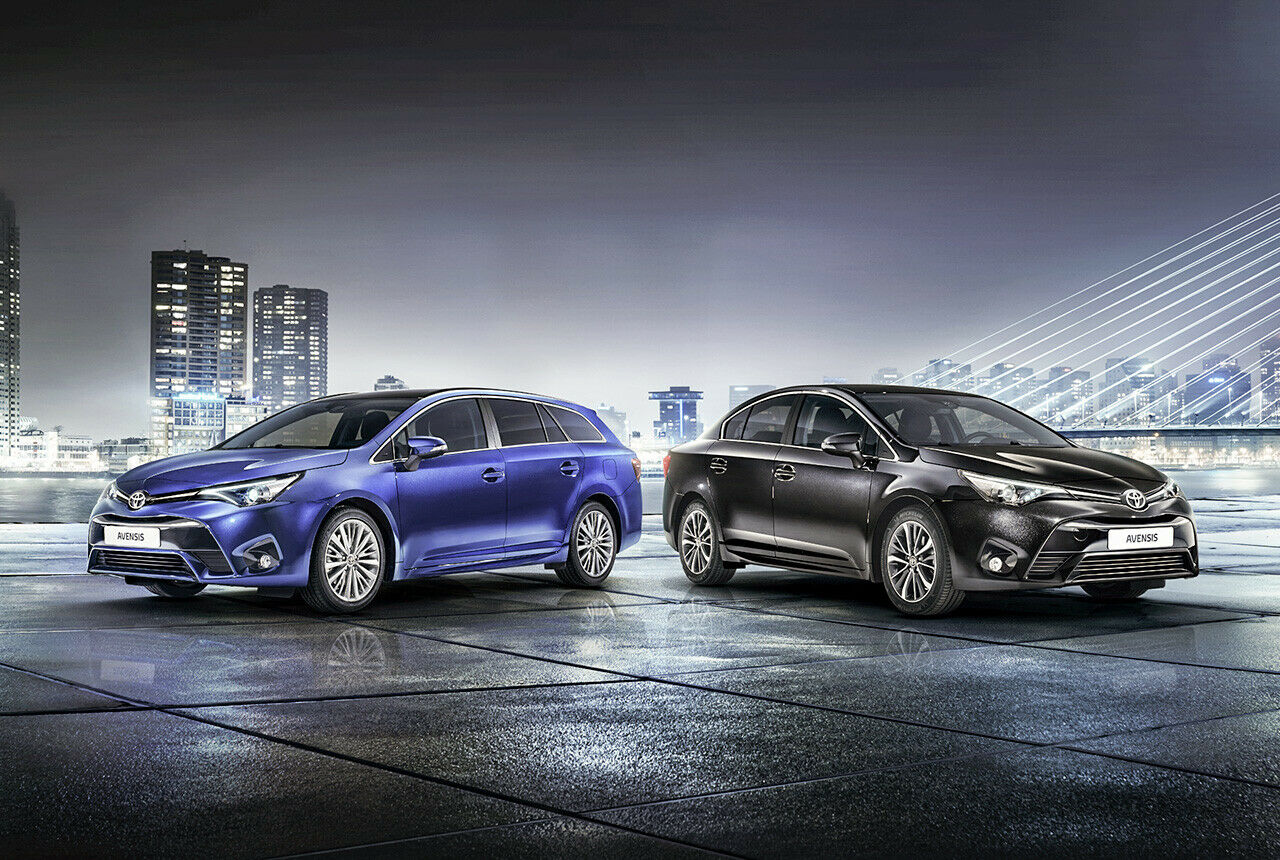 Toyota Avensis: Limousine und Kombi haben im Rahmen des Facelifts das neue Markengesicht bekommen