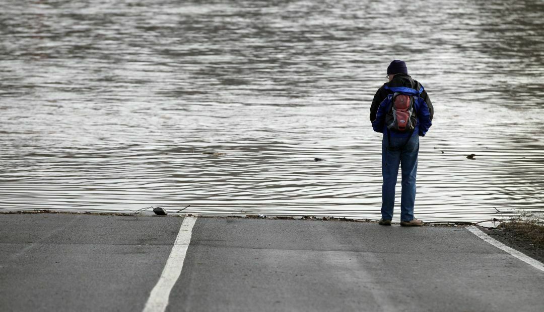 Hier geht es nicht mehr weiter: Überschwemmungen in Tschechien stoppen den Zulieferstrom nach Leipzig.