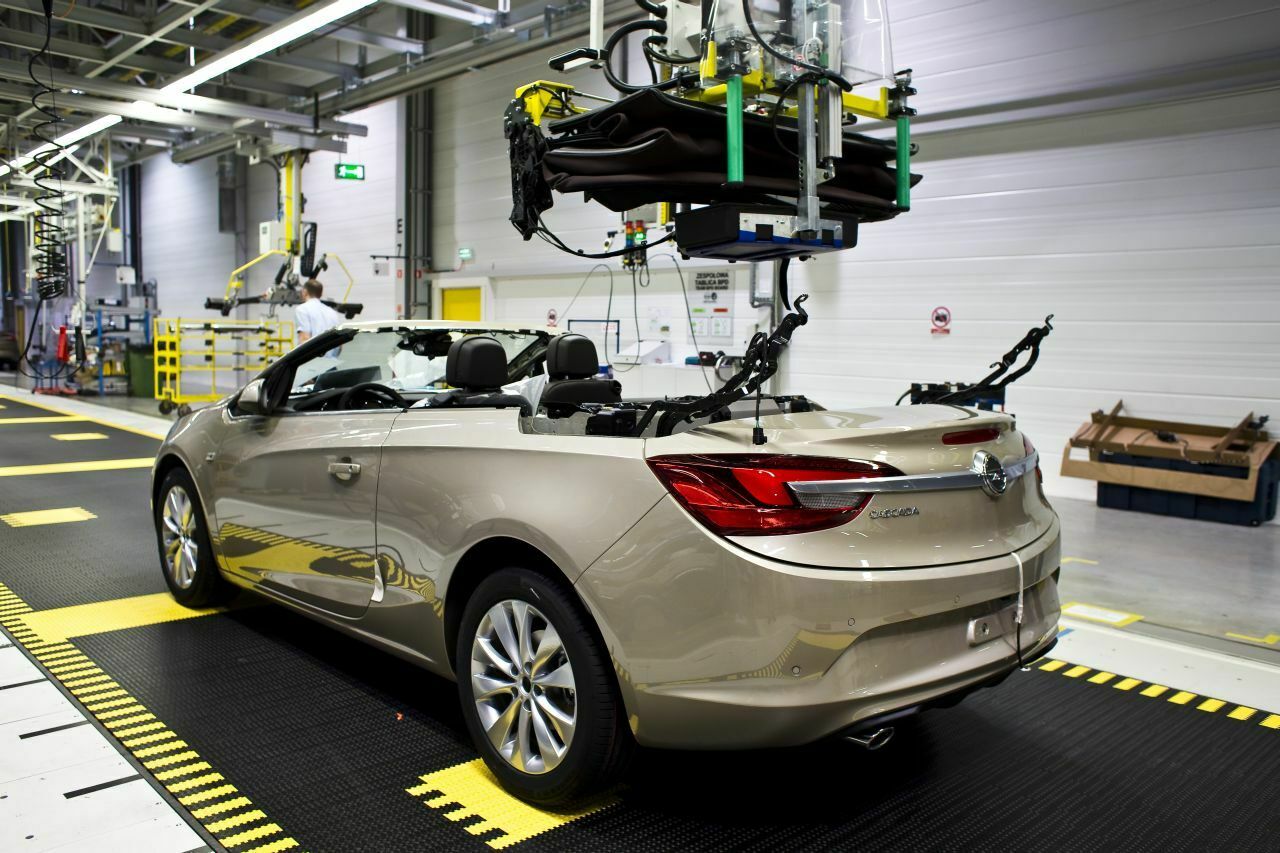 Produktion des Opel Cascada im Werk Gleiwitz (Polen): Ab 2016 liefert Opel das Cabrio an Buick
