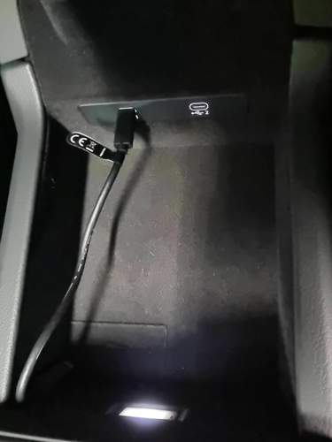 2x USB-C, kein SD slot. Modell 22..jpg