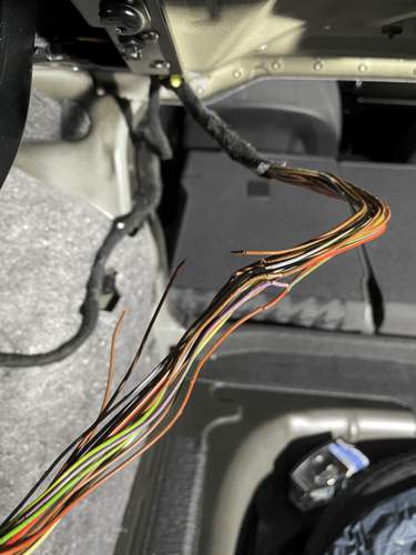 2 Kabel komplett durchtrennt