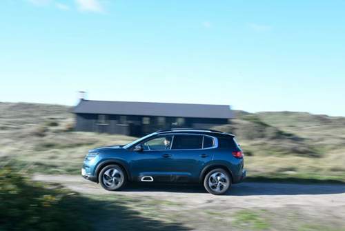 Der Citroën C5 Aircross misst nur 4,50 Meter in der Länge, kann aber trotzdem viel einladen