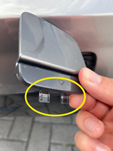 Lockere Abschleppklappen (vorne + hinten)