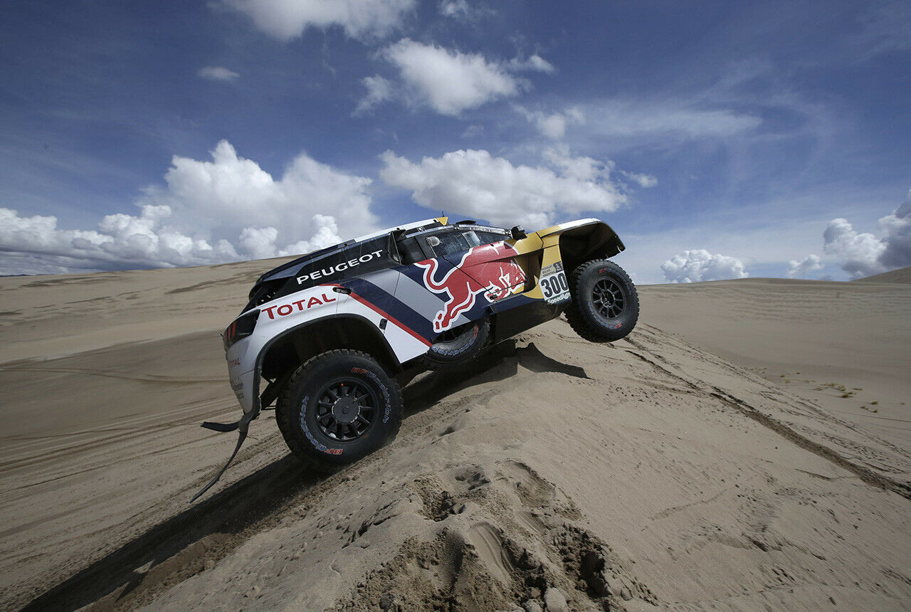 Am 6. Januar startet die 40. Auflage der Rallye Dakar. Im Vorjahr holte Peugeot die ersten drei Plätze. 2018 wollen Toyota und X-Raid die Franzosen stärker fordern