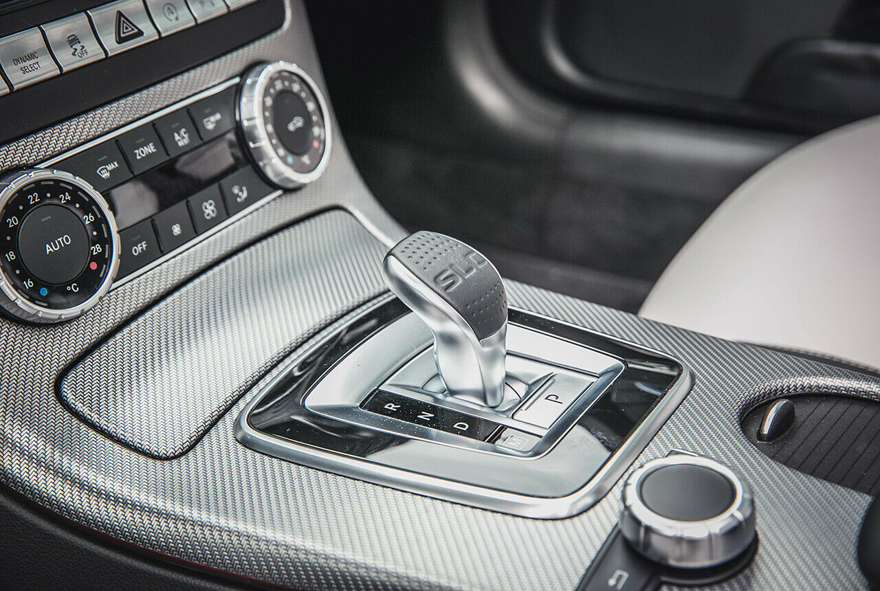 Der Automatik-Wählhebel stammt vom Mercedes SL