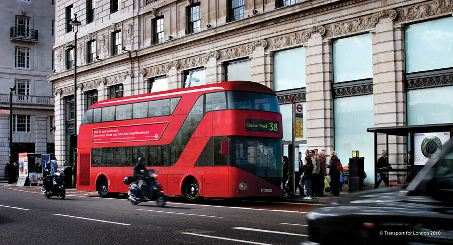 Neuer Routemaster am Picadilly Circus