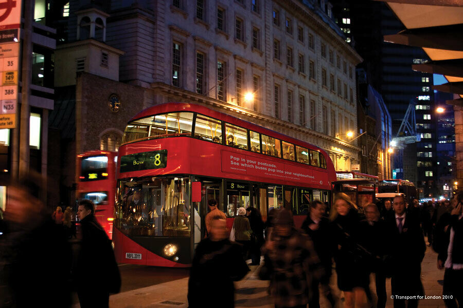 Neuer Routemaster bei Nacht (CGI)