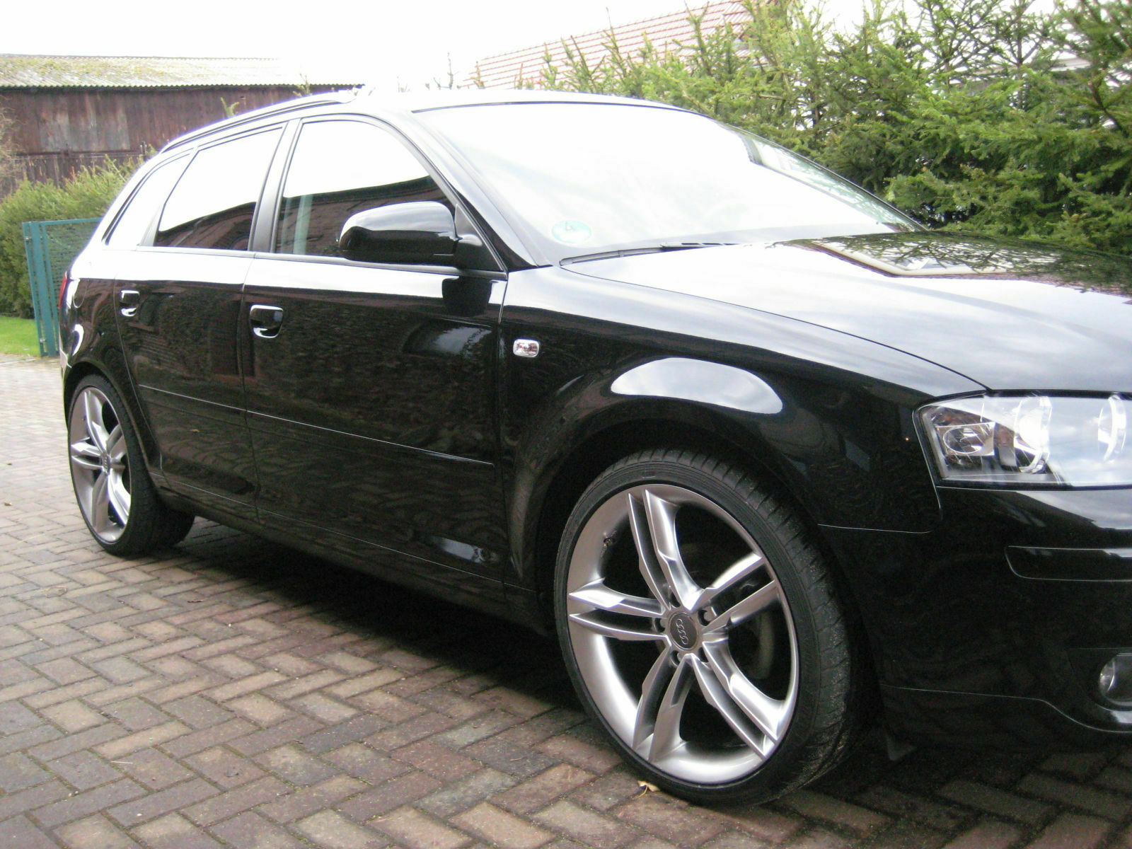 LS 17 Felge auf schwarzen A3