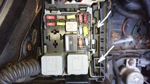Abb. 4 Haltelaschen Seitenteil DS