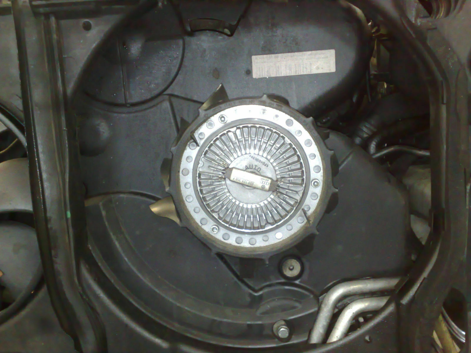Lüfterrad Viscokupplung Zerflogen, Kühler gleich mitgenommen :( 2.5 TDI