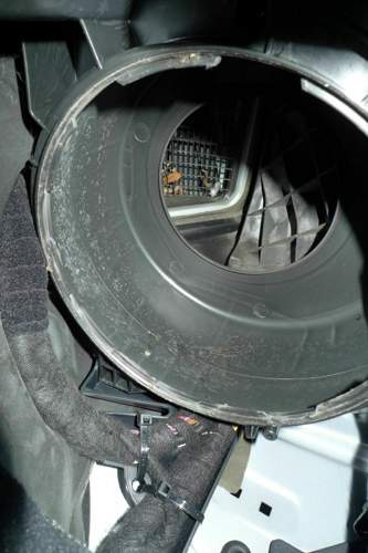 Gebläsemotor ausgebaut