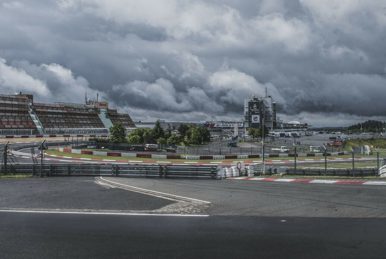 Bei diesem Wetter wurde der Rekord-Termin zum reinen Foto-Termin. Die Viper-Crew kämpft nun um zusätzliche Track-Time