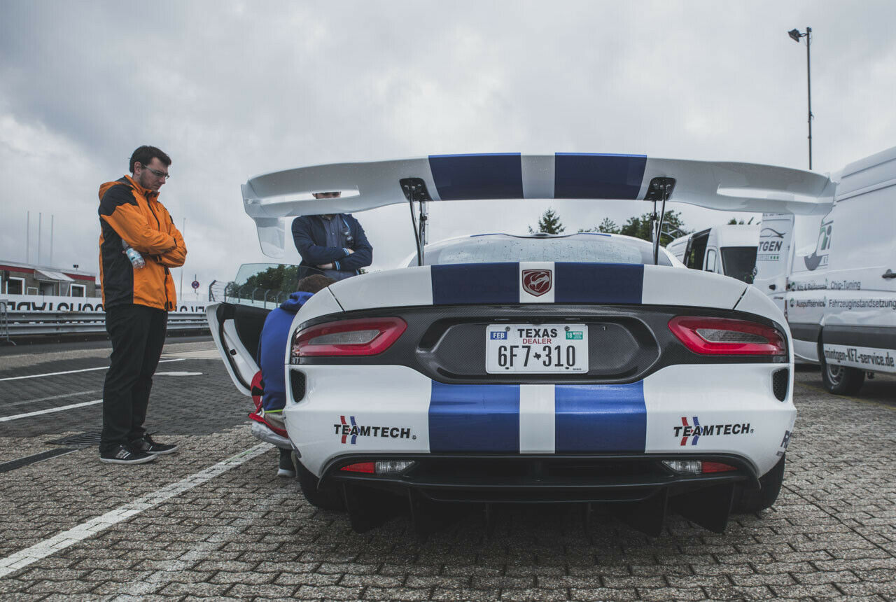 US-Import: Das Team reist mit zwei Fahrzeugen an, beide stellt Dodge Viper-Händler Bernie Katz