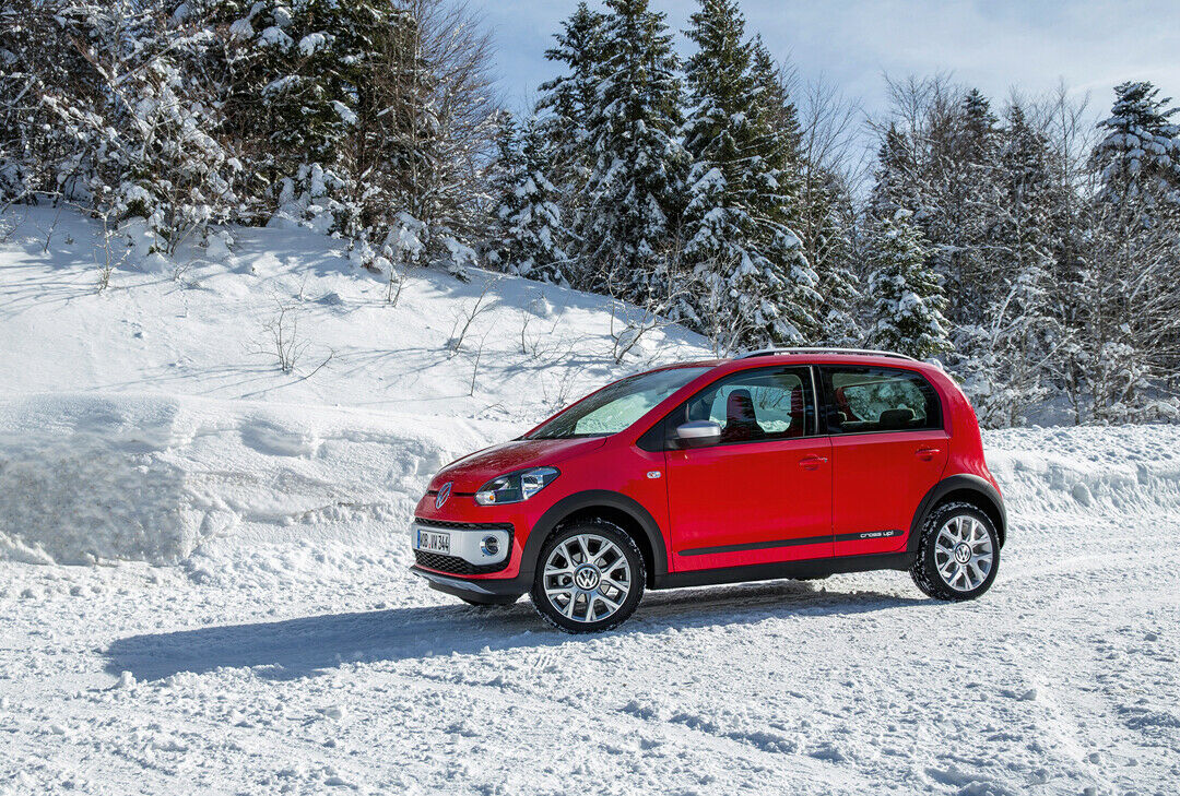 VW Cross Up: Zwei Zentimeter mehr Bodenfreiheit als der Up, dazu viel Plastik an der Karosserie.
