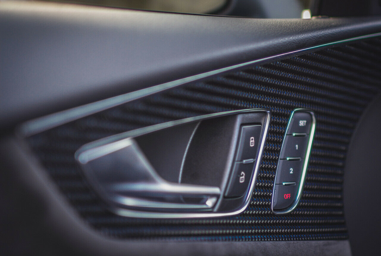 Carbon-Details im Innenraum