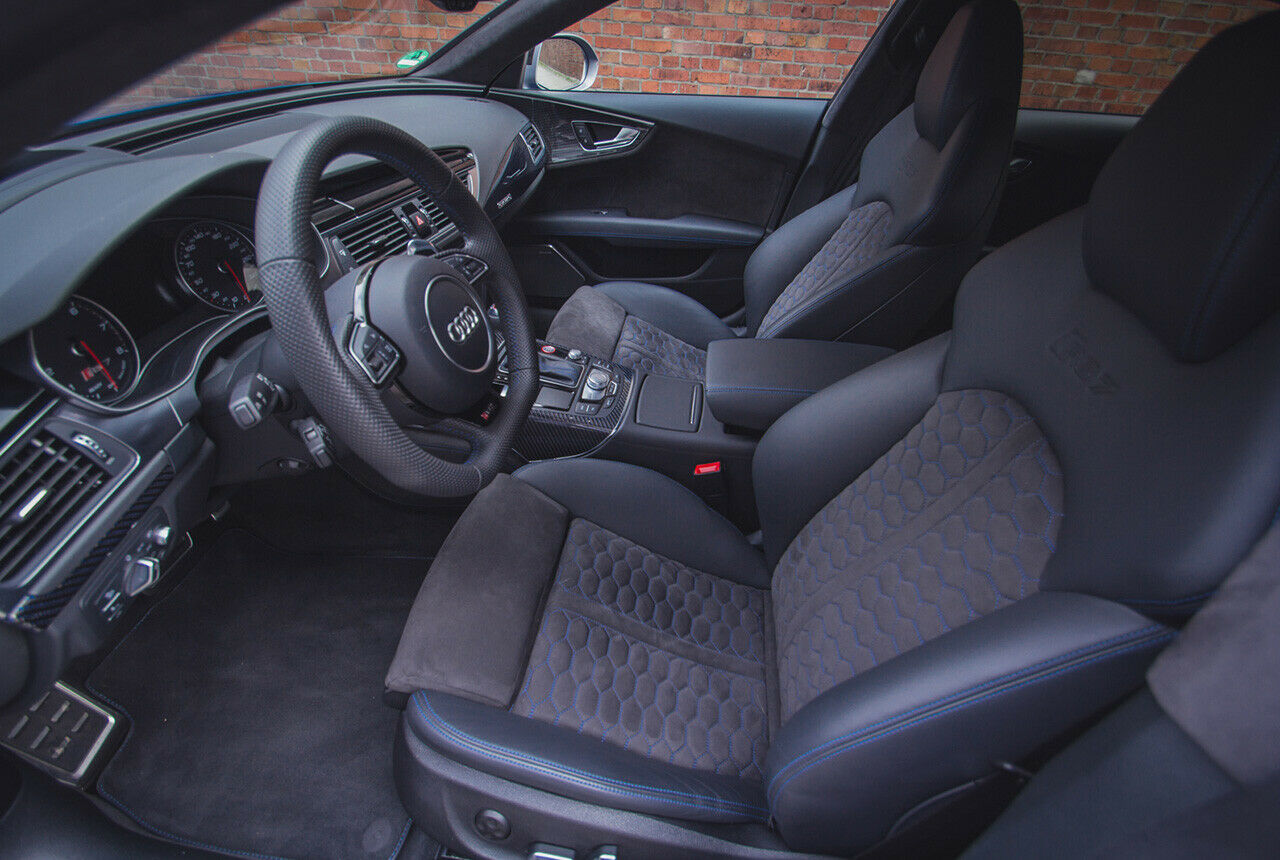 Leder-Alcantara-Sitze im Audi RS7