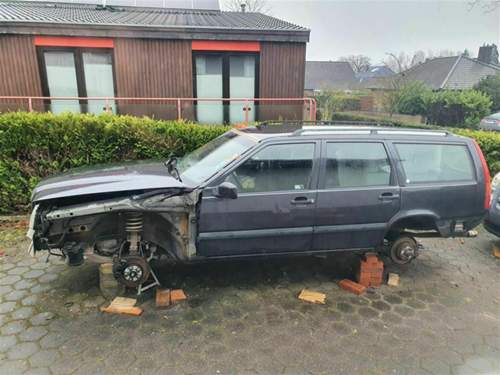 Aufgebockt und halb gestrippt