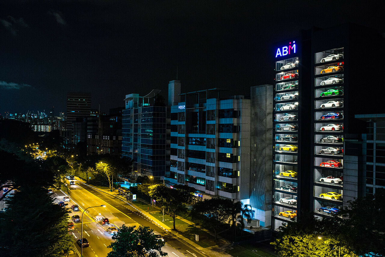 15 Stockwerke hat der Autoturm ABM (Autobahn Motors) in Singapur