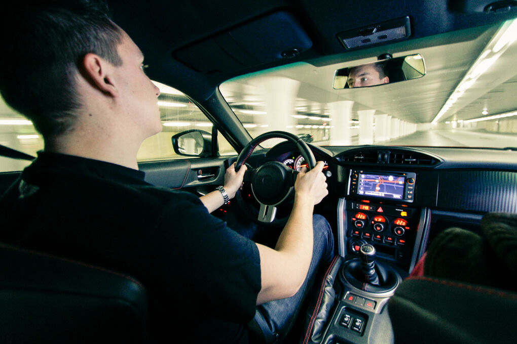 MOTOR-TALK-Redakteur Constantin Bergander im Toyota GT86